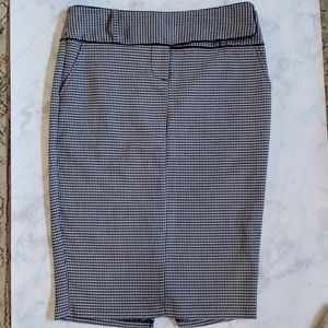 Houndstooth pencil skirt